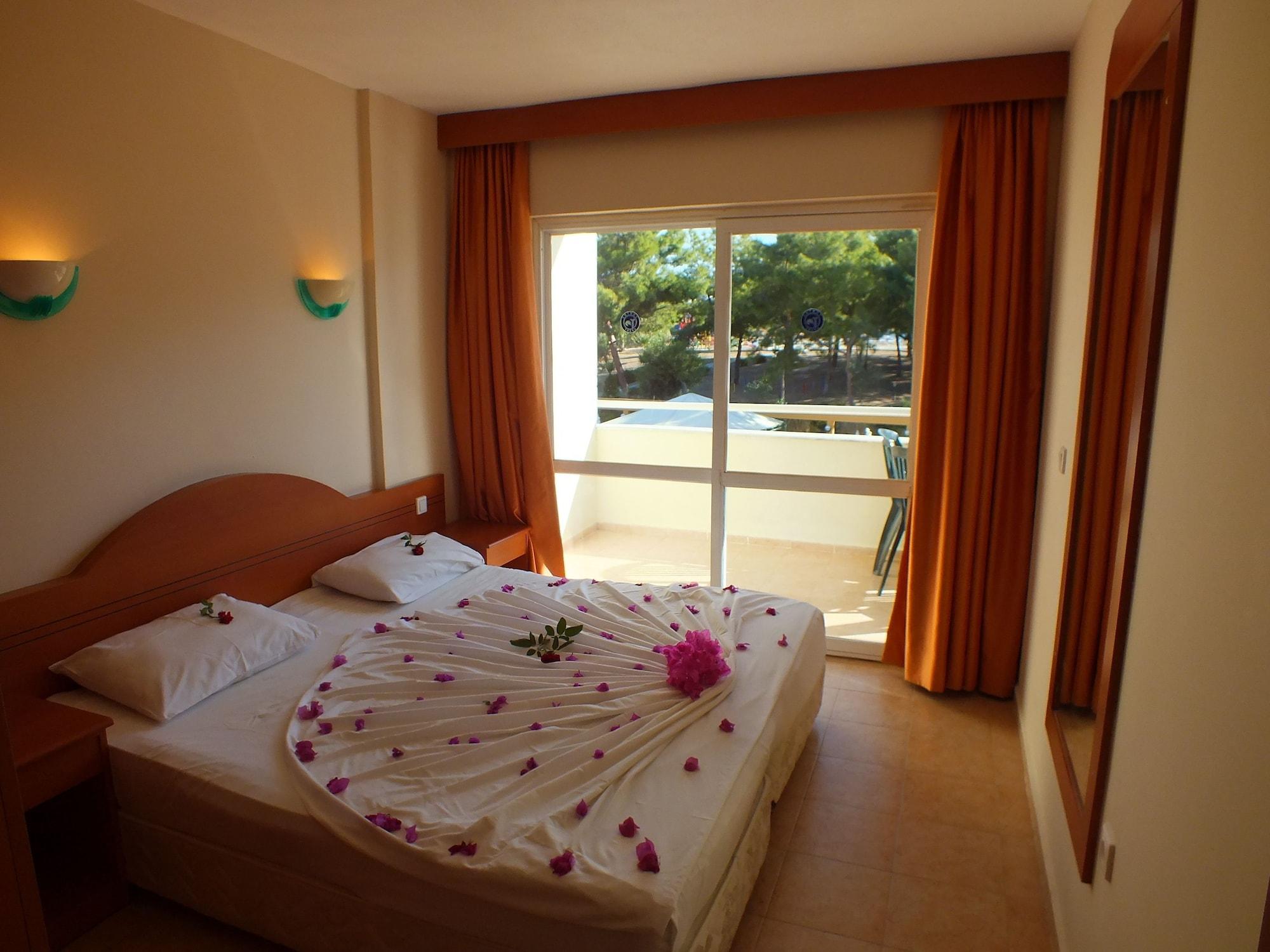 Tuntas Family Suites Kusadasi Kusadası Exterior foto