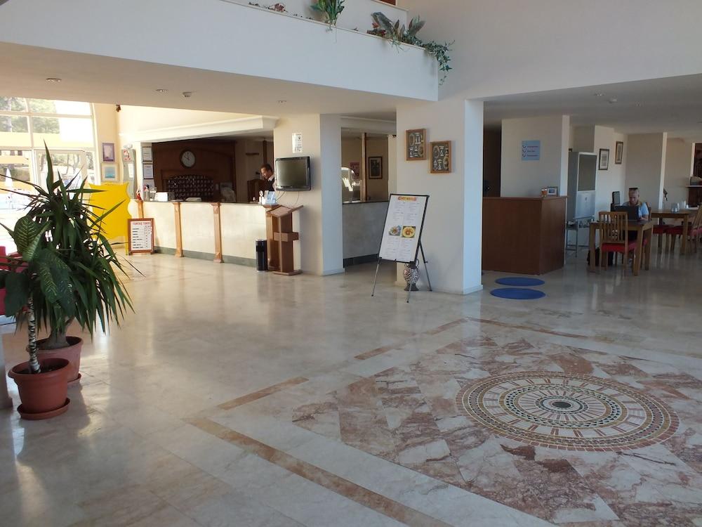 Tuntas Family Suites Kusadasi Kusadası Exterior foto